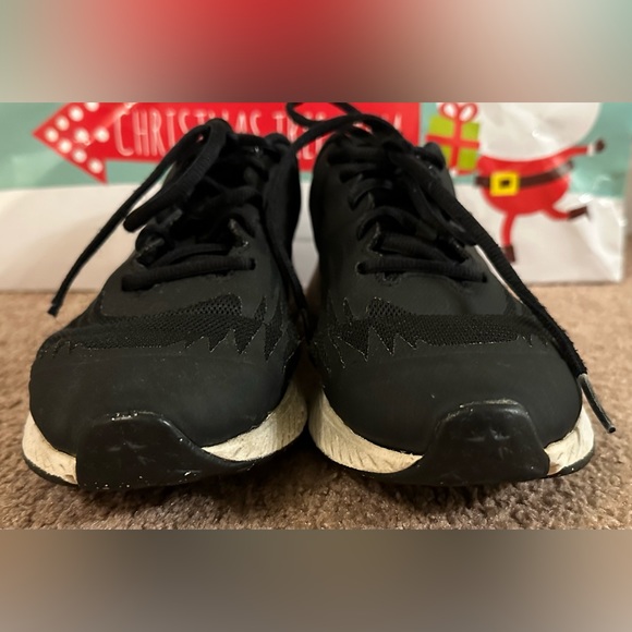 Nike Revolution Girls Athletic Running Gym Shoes Black Pink Sneakers 907254-001 - Picture 2 of 13